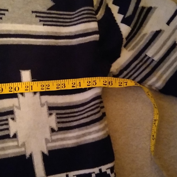 H&M DIVIDED Aztec Print Sweater with a Hood - Picture 3 of 8